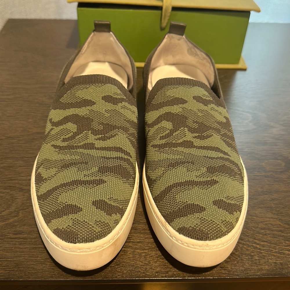 Banana republic slip ons size 10